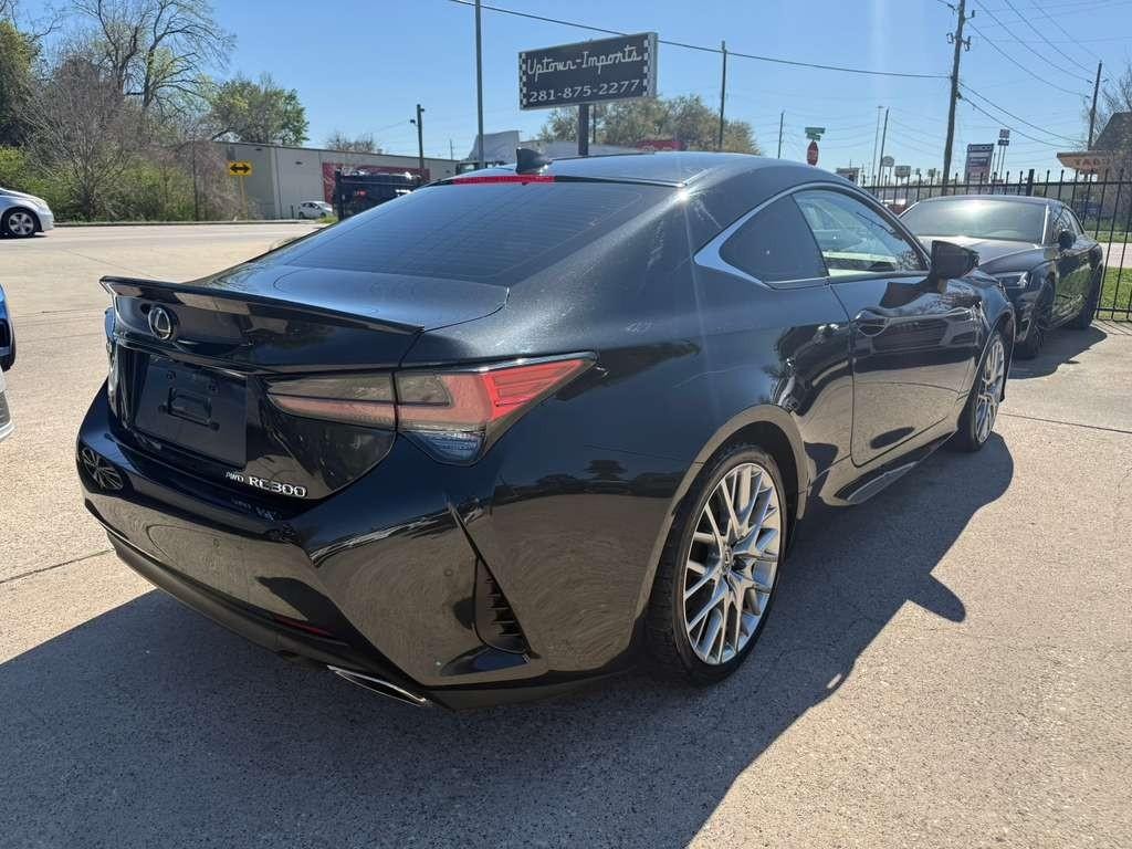 Lexus RC 300 Vehicle Full-screen Gallery Image 06