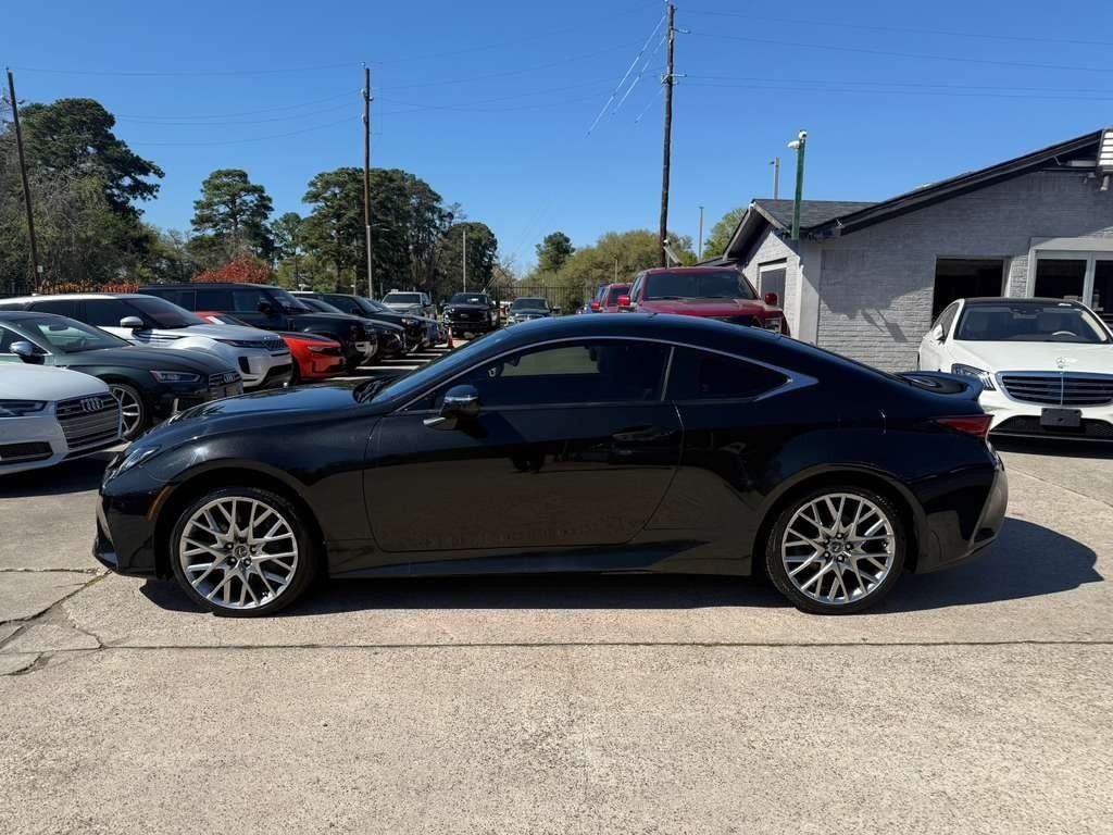 Lexus RC 300 Vehicle Full-screen Gallery Image 09