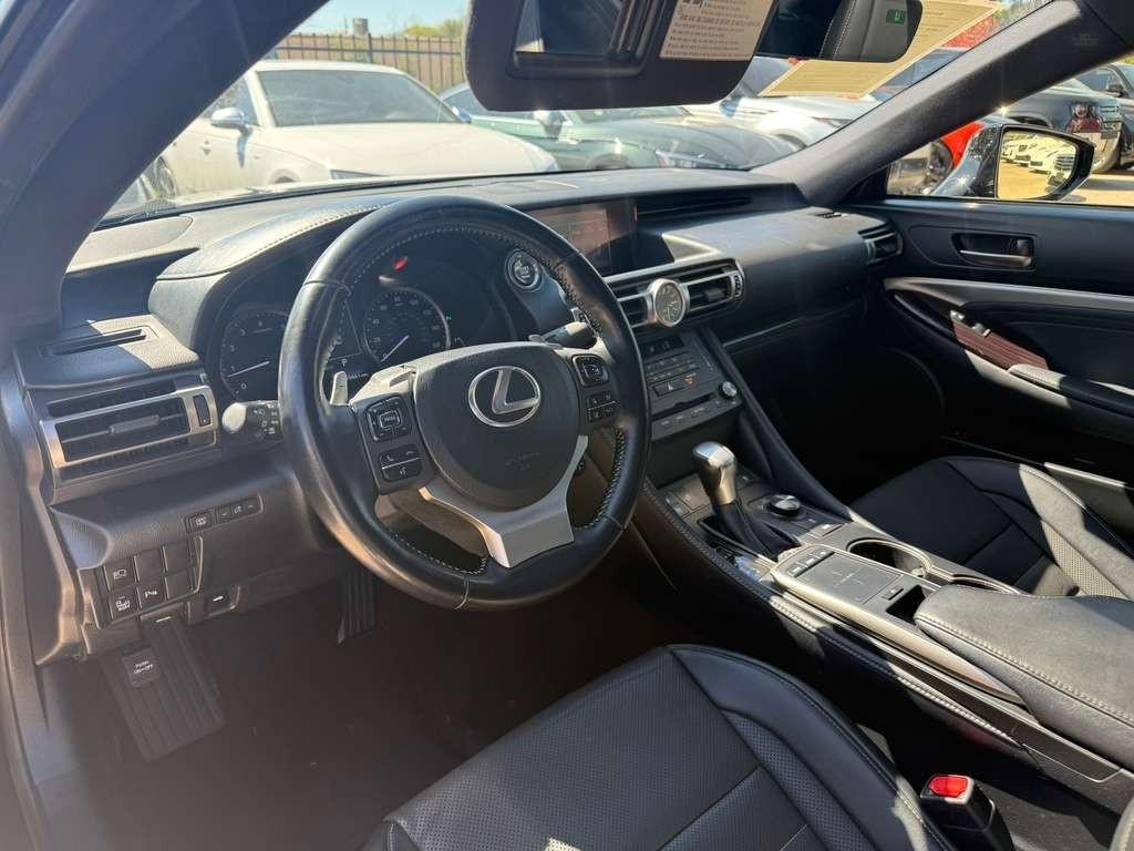 Lexus RC 300 Vehicle Full-screen Gallery Image 10