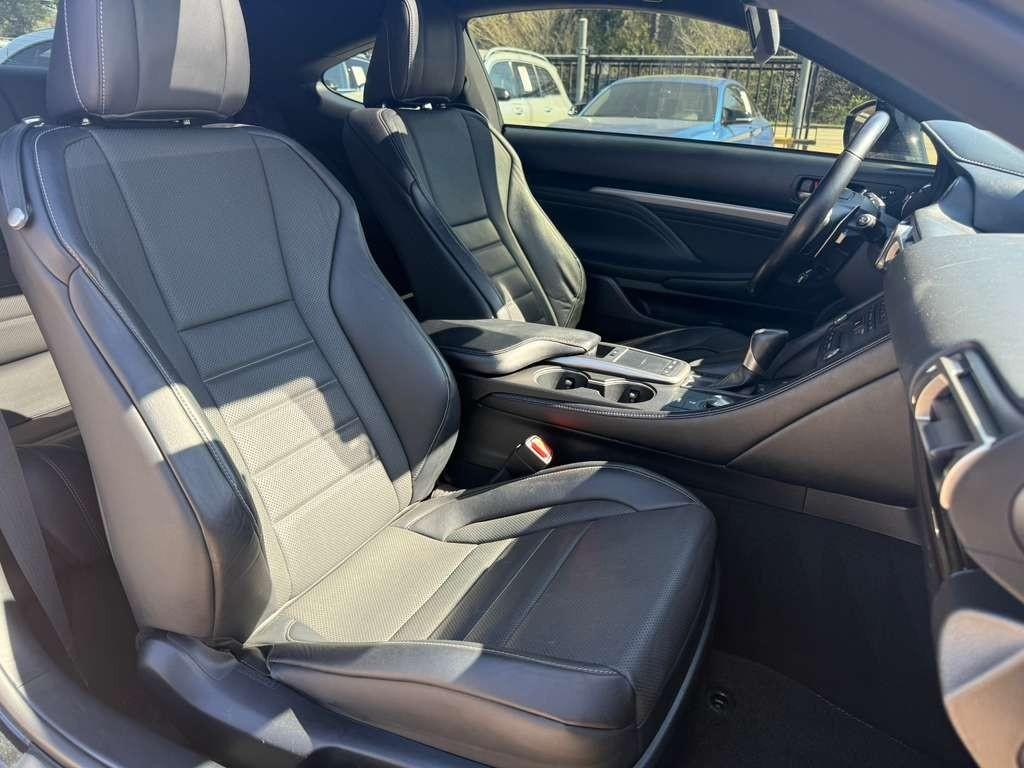 Lexus RC 300 Vehicle Full-screen Gallery Image 15