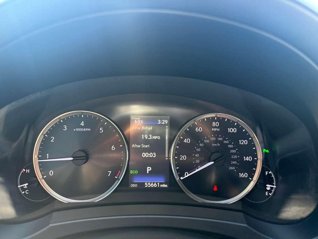 Lexus RC 300 Vehicle Full-screen Gallery Image 19