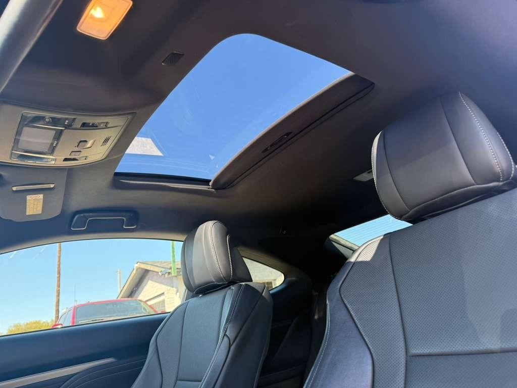 Lexus RC 300 Vehicle Full-screen Gallery Image 20