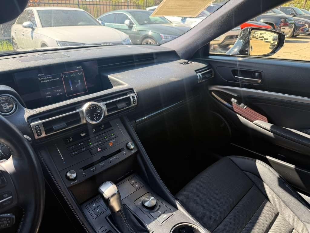 Lexus RC 300 Vehicle Full-screen Gallery Image 23