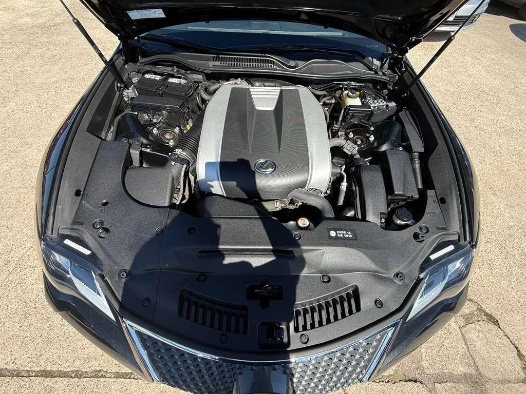 Lexus RC 300 Vehicle Full-screen Gallery Image 26