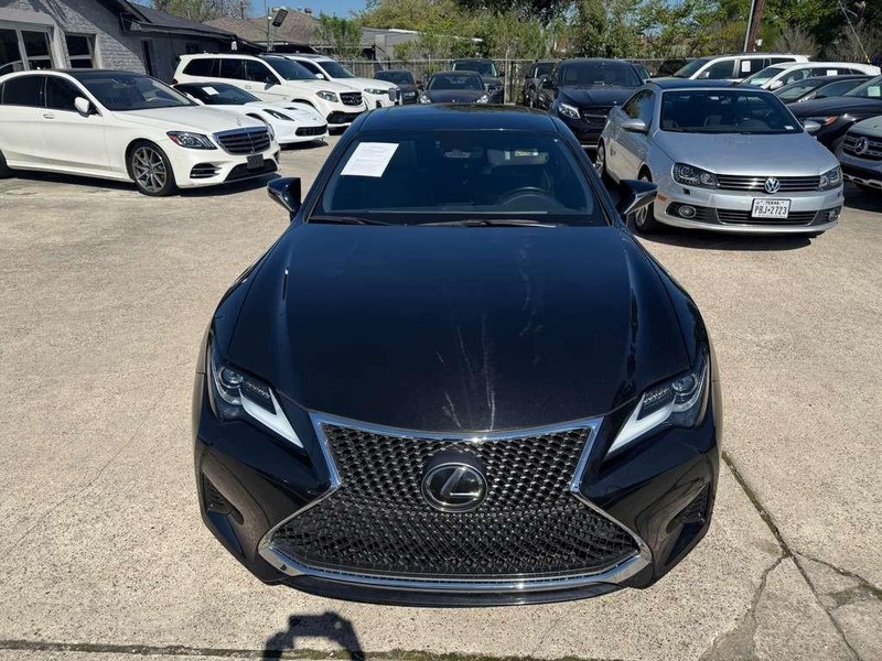 Lexus RC 300 Vehicle Full-screen Gallery Image 03