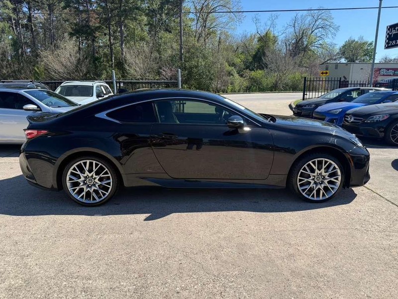 Lexus RC 300 Vehicle Full-screen Gallery Image 05