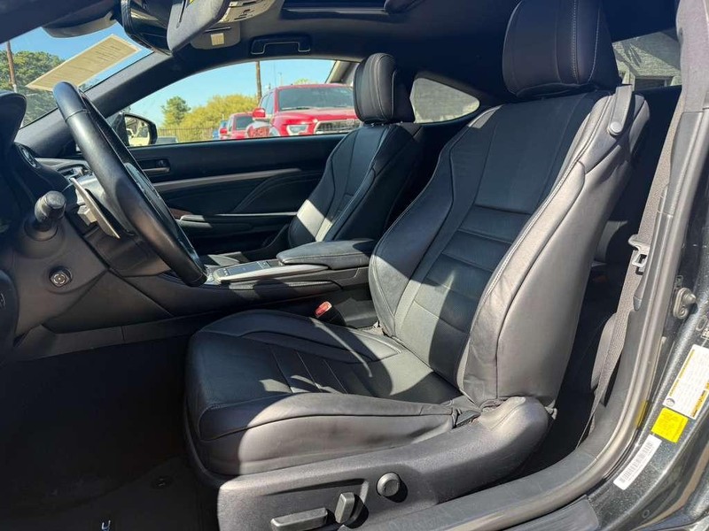 Lexus RC 300 Vehicle Full-screen Gallery Image 11