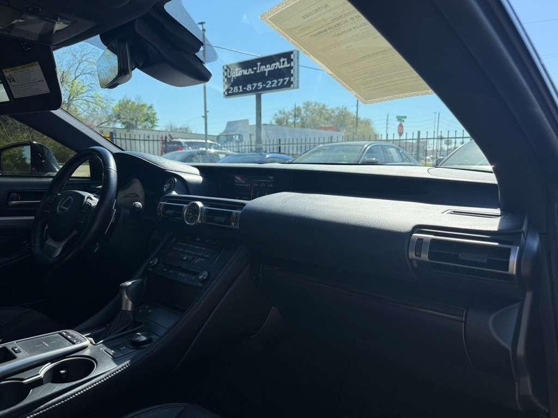 Lexus RC 300 Vehicle Full-screen Gallery Image 14