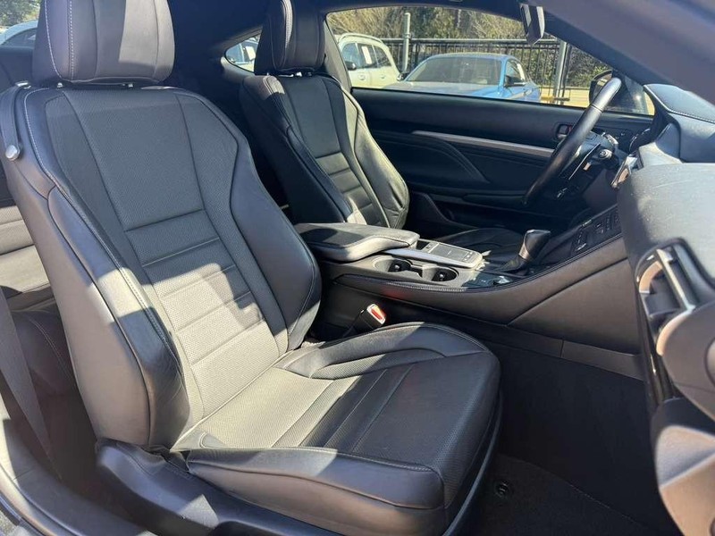 Lexus RC 300 Vehicle Full-screen Gallery Image 15