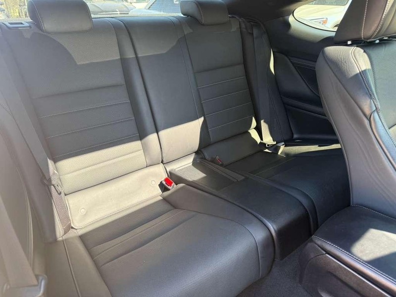 Lexus RC 300 Vehicle Full-screen Gallery Image 17