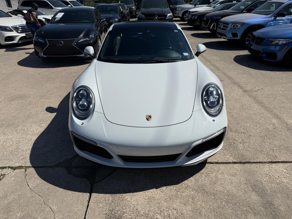 Porsche 911 Vehicle Full-screen Gallery Image 03