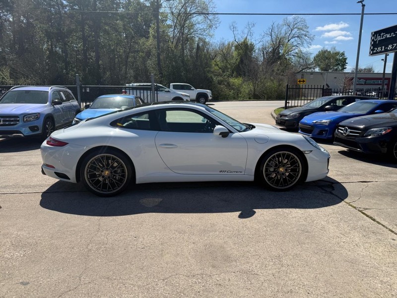 Porsche 911 Vehicle Full-screen Gallery Image 05