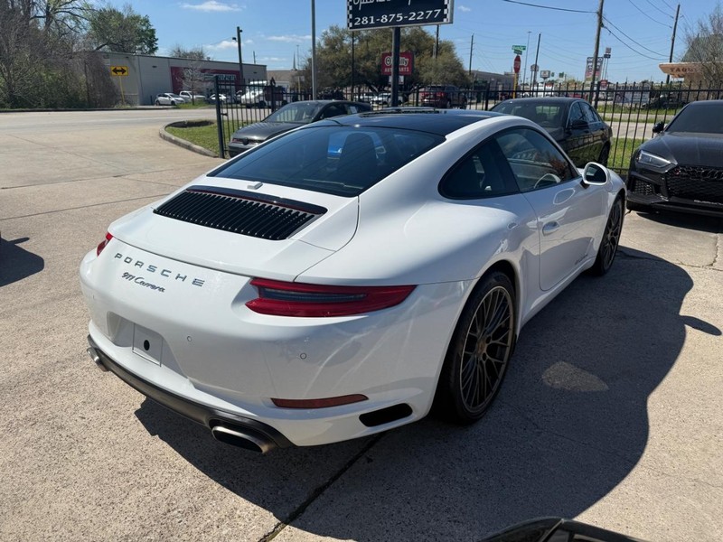 Porsche 911 Vehicle Full-screen Gallery Image 06