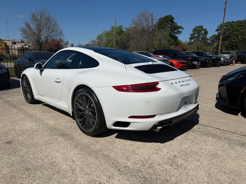 Porsche 911 Vehicle Full-screen Gallery Image 08