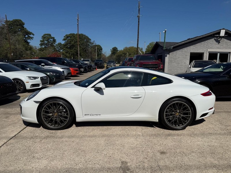 Porsche 911 Vehicle Full-screen Gallery Image 09