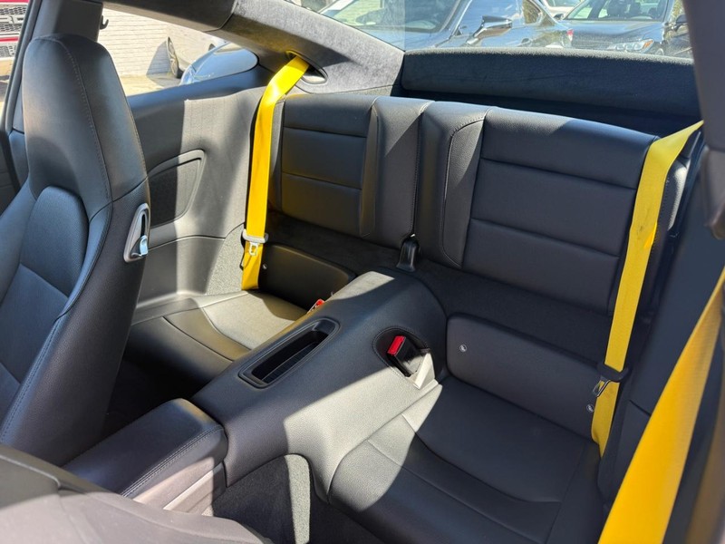 Porsche 911 Vehicle Full-screen Gallery Image 13