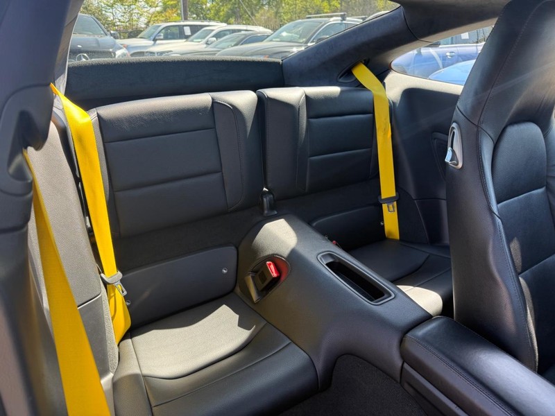 Porsche 911 Vehicle Full-screen Gallery Image 17