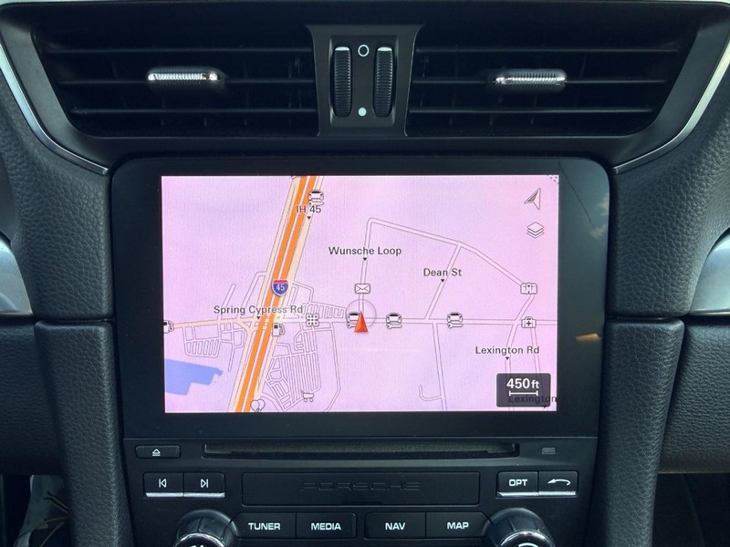 Porsche 911 Vehicle Full-screen Gallery Image 21