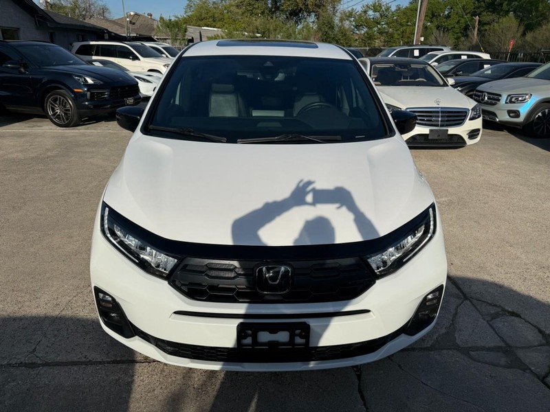 Honda Odyssey Vehicle Full-screen Gallery Image 02