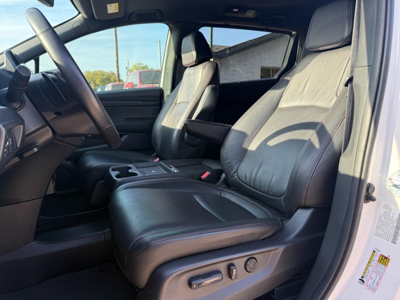 Honda Odyssey Vehicle Full-screen Gallery Image 11