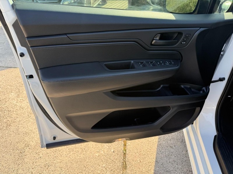 Honda Odyssey Vehicle Full-screen Gallery Image 12