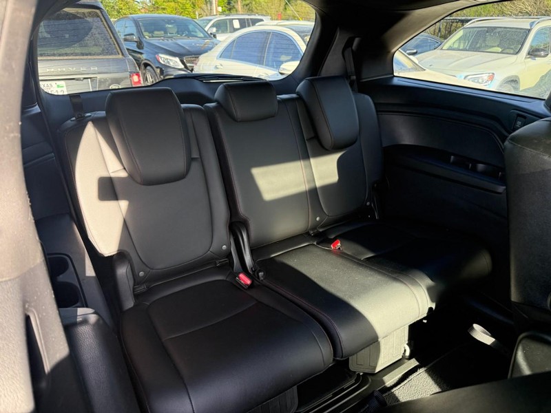 Honda Odyssey Vehicle Full-screen Gallery Image 17