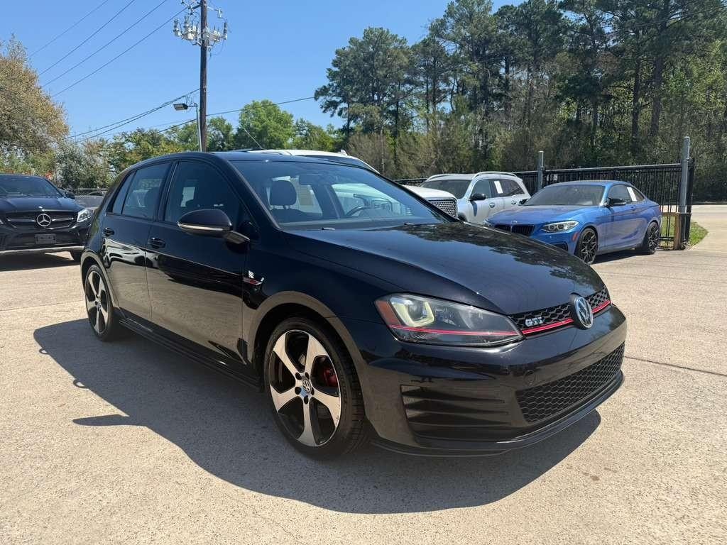 Volkswagen Golf GTI Vehicle Full-screen Gallery Image 04