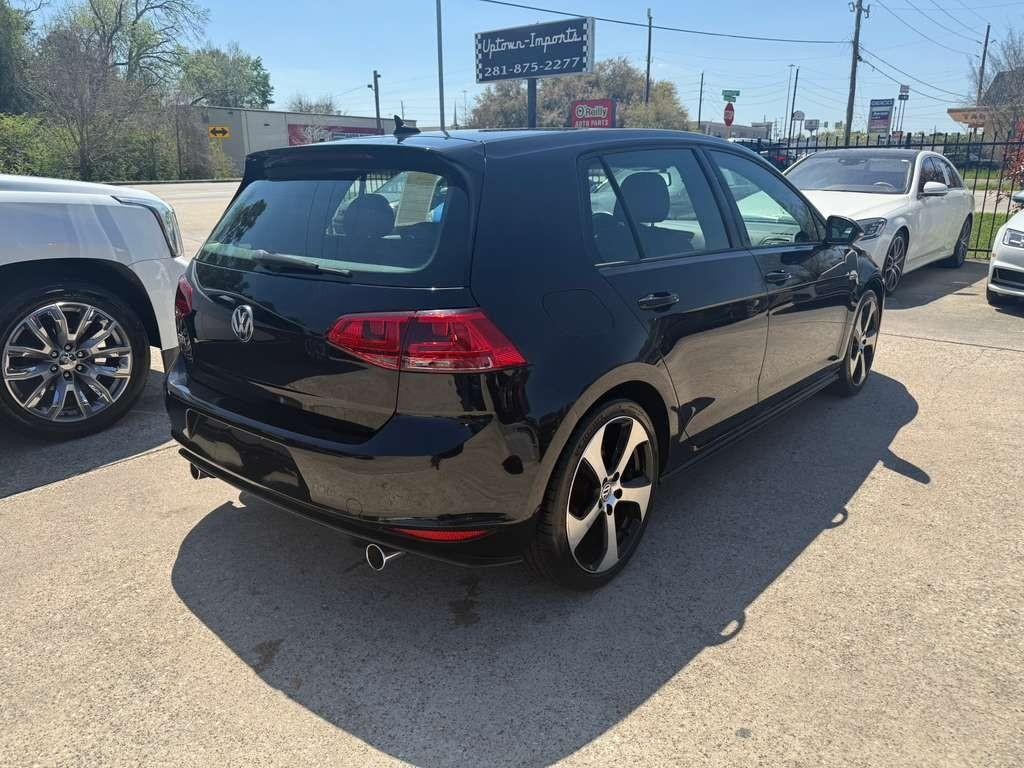 Volkswagen Golf GTI Vehicle Full-screen Gallery Image 06