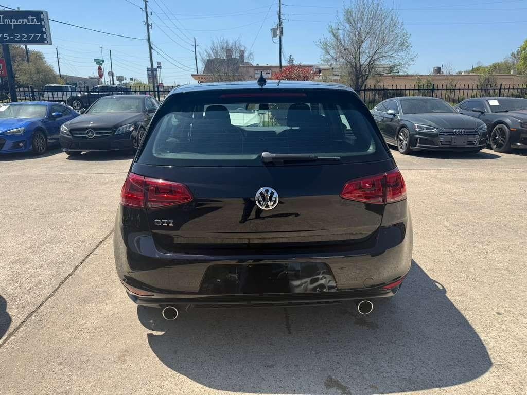 Volkswagen Golf GTI Vehicle Full-screen Gallery Image 07