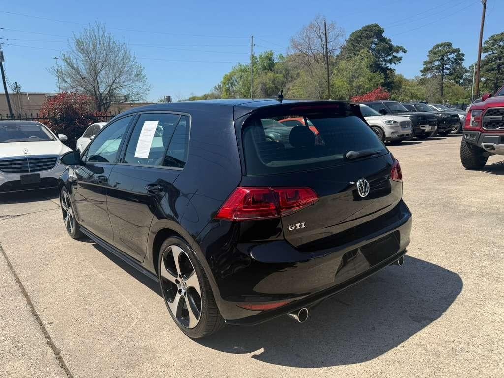 Volkswagen Golf GTI Vehicle Full-screen Gallery Image 08