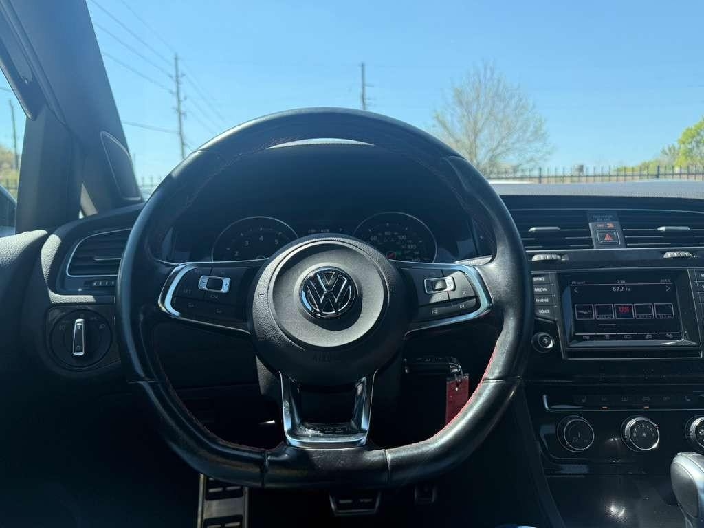 Volkswagen Golf GTI Vehicle Full-screen Gallery Image 20