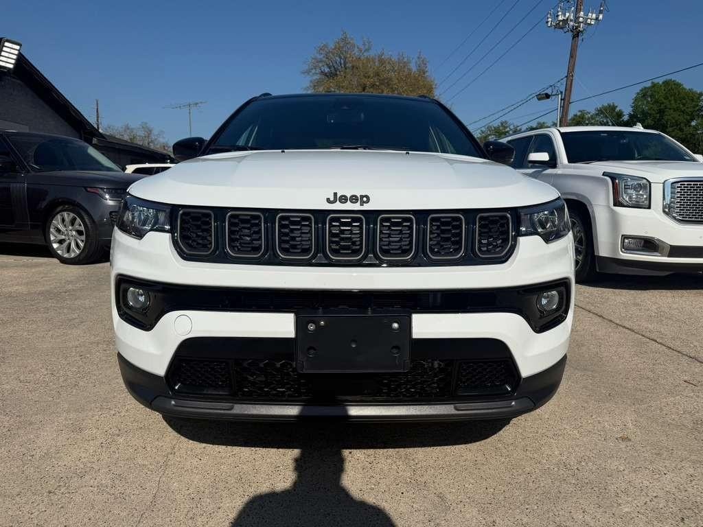Jeep Compass Vehicle Full-screen Gallery Image 02