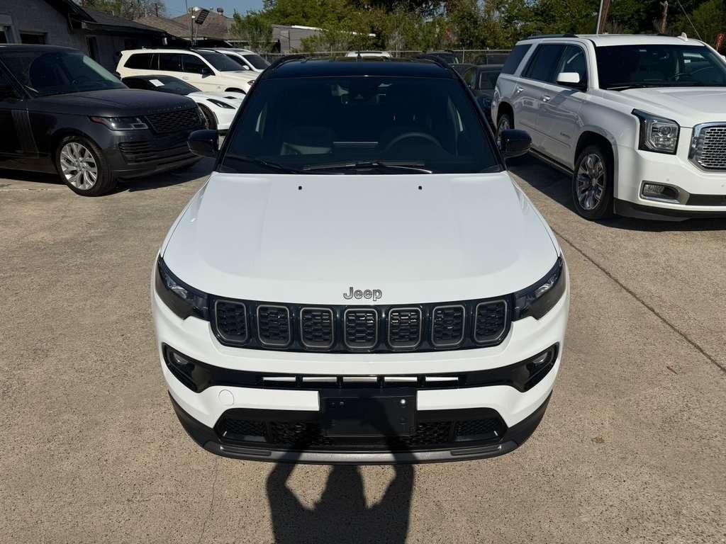 Jeep Compass Vehicle Full-screen Gallery Image 03