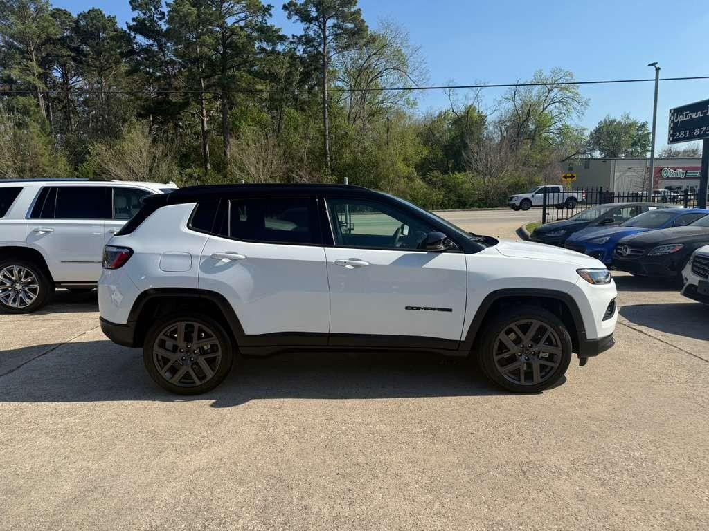 Jeep Compass Vehicle Full-screen Gallery Image 05