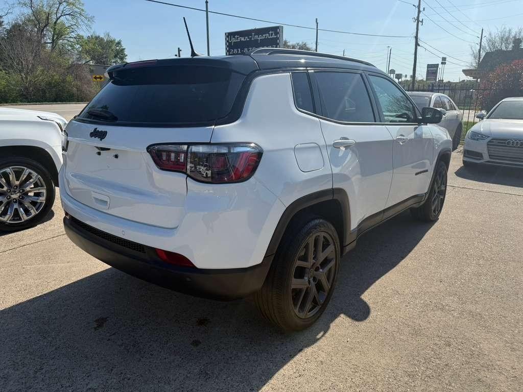 Jeep Compass Vehicle Full-screen Gallery Image 06