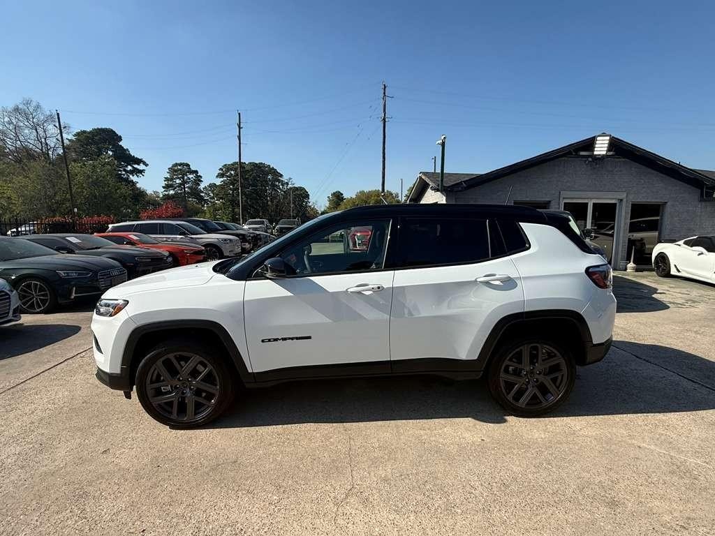 Jeep Compass Vehicle Full-screen Gallery Image 09