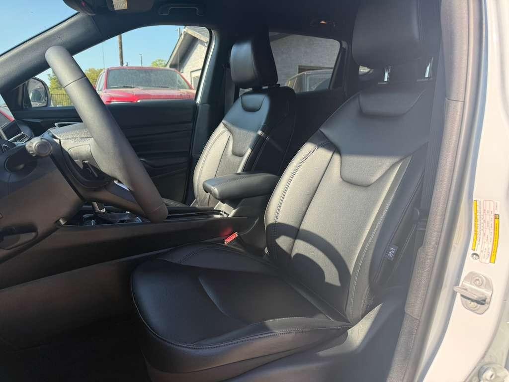 Jeep Compass Vehicle Full-screen Gallery Image 11