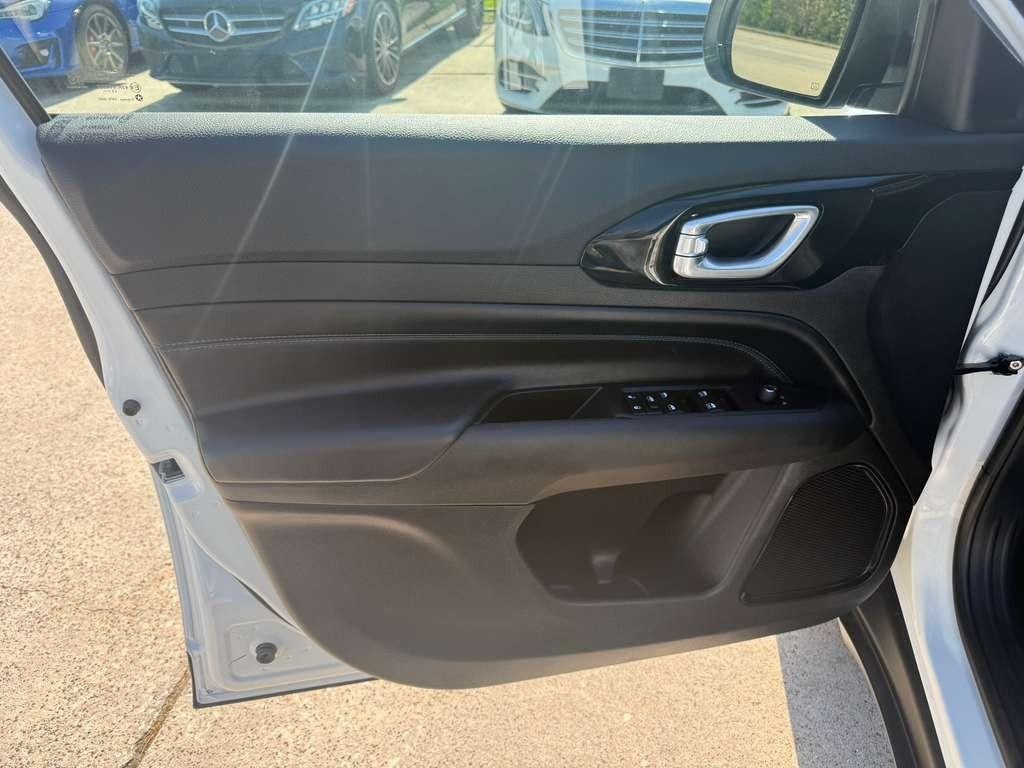 Jeep Compass Vehicle Full-screen Gallery Image 12