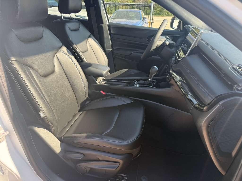 Jeep Compass Vehicle Full-screen Gallery Image 14