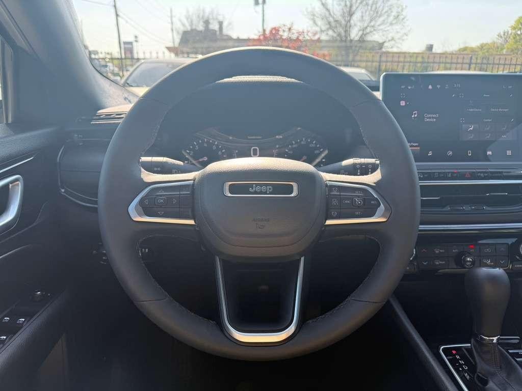 Jeep Compass Vehicle Full-screen Gallery Image 20