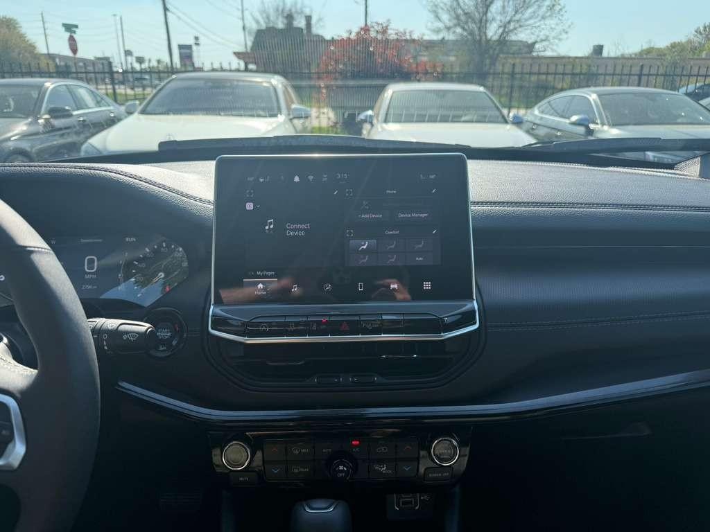 Jeep Compass Vehicle Full-screen Gallery Image 22