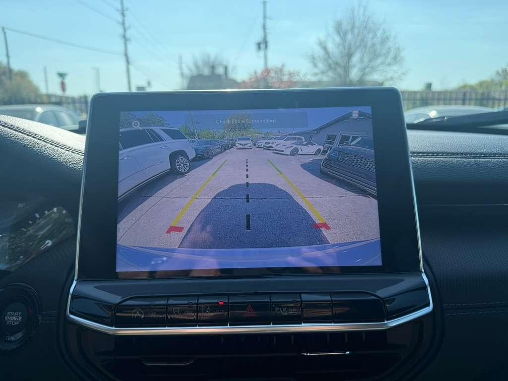 Jeep Compass Vehicle Full-screen Gallery Image 23