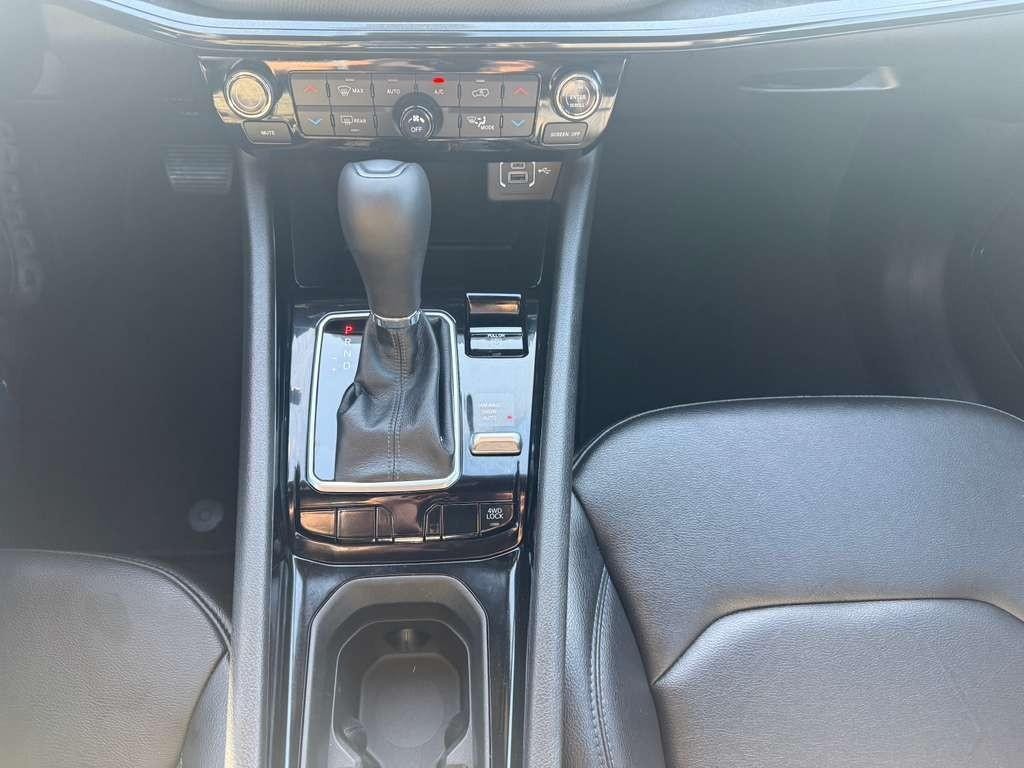 Jeep Compass Vehicle Full-screen Gallery Image 25