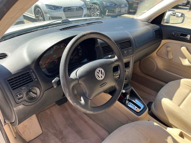 Volkswagen Jetta Wagon Vehicle Full-screen Gallery Image 10