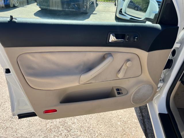 Volkswagen Jetta Wagon Vehicle Full-screen Gallery Image 12