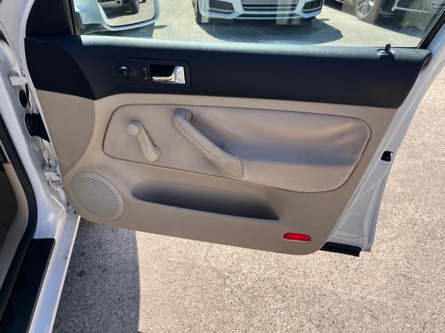 Volkswagen Jetta Wagon Vehicle Full-screen Gallery Image 15