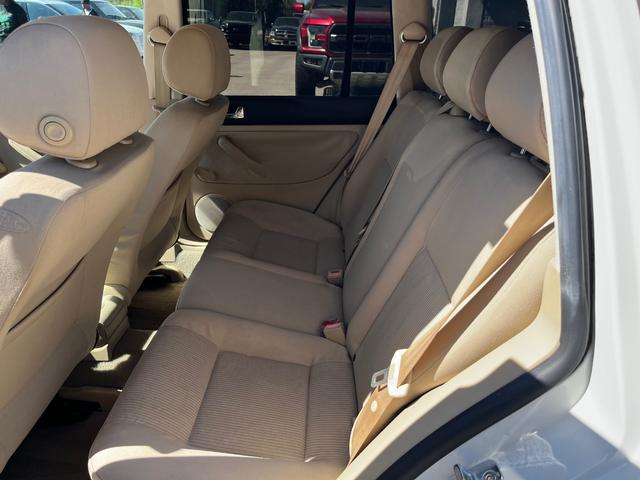 Volkswagen Jetta Wagon Vehicle Full-screen Gallery Image 18