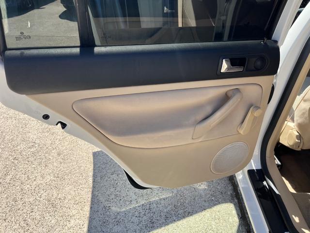 Volkswagen Jetta Wagon Vehicle Full-screen Gallery Image 19