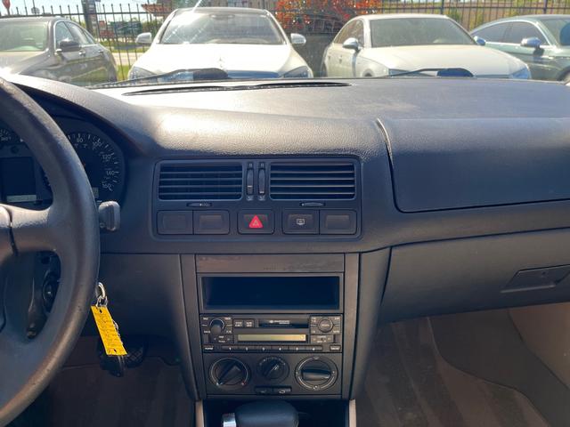 Volkswagen Jetta Wagon Vehicle Full-screen Gallery Image 22