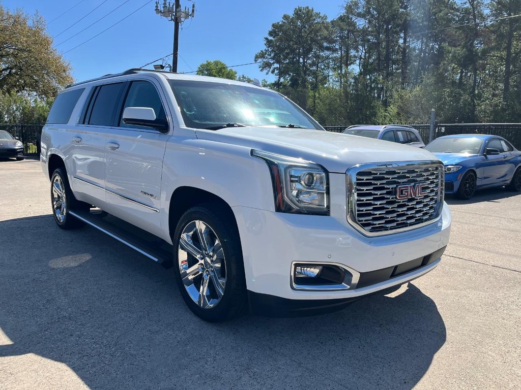 GMC Yukon XL Vehicle Full-screen Gallery Image 04